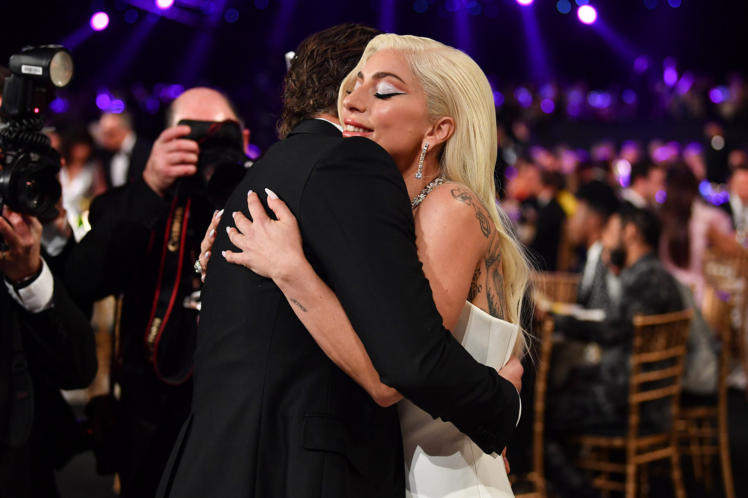Lady Gaga dhe Bradley Cooper prapë bashkë në tapetin e kuq, por këtë herë ndryshe nga 2019-a