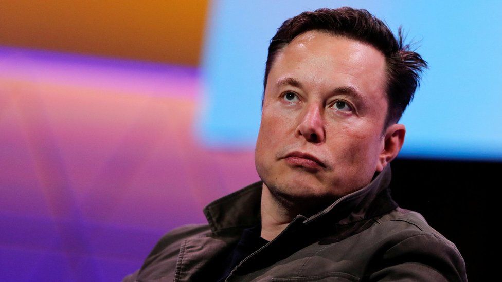 U kap “mat” duke zbritur nga avioni privat i Elon Musk, zbulohet e dashura misterioze e njeriut më të pasur (FOTO)