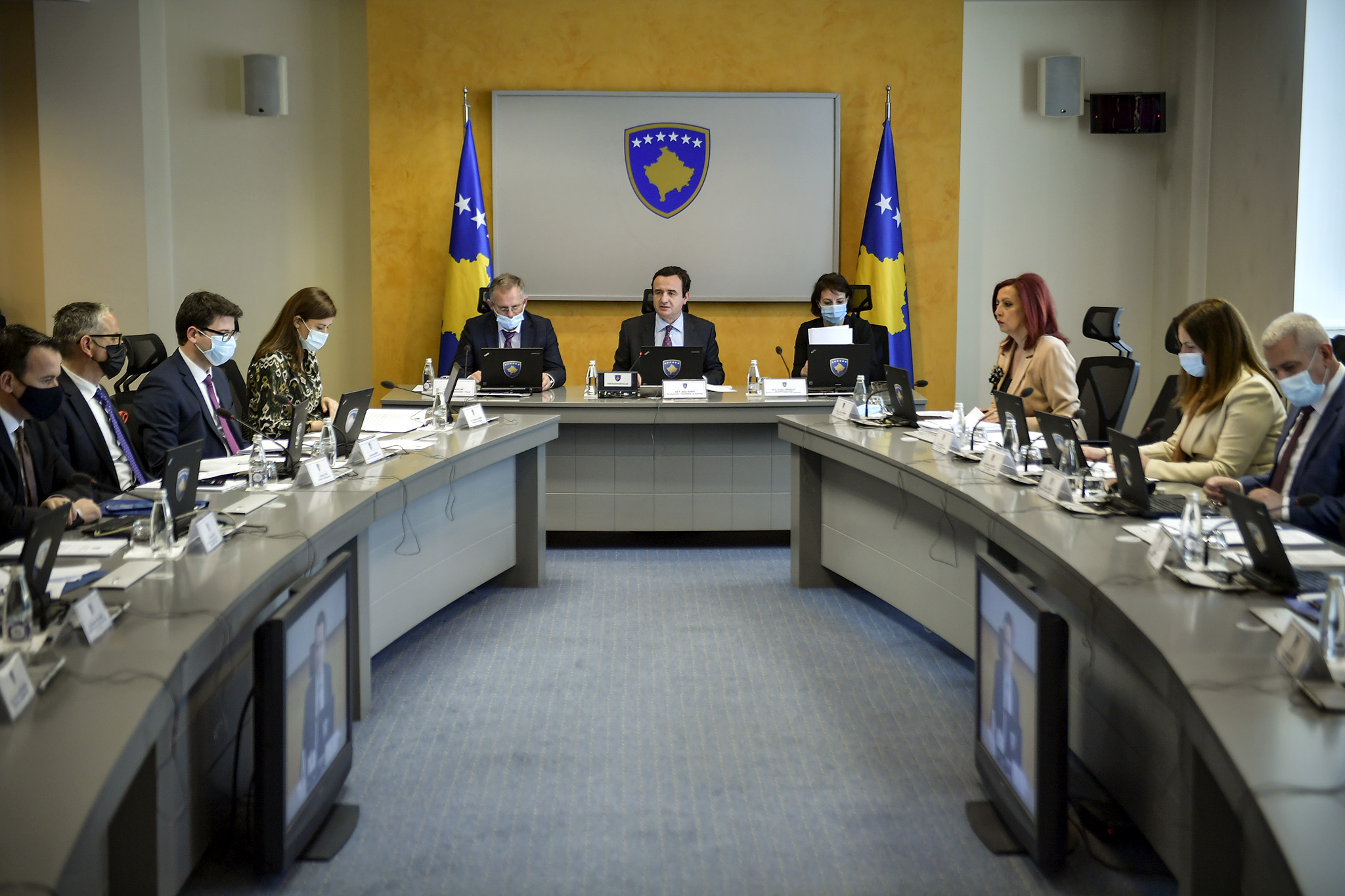 Dënohet bojkoti serb/ Qeveria e Kosovës kërkon heqjen e masave ndëshkuese, reagon edhe BE!