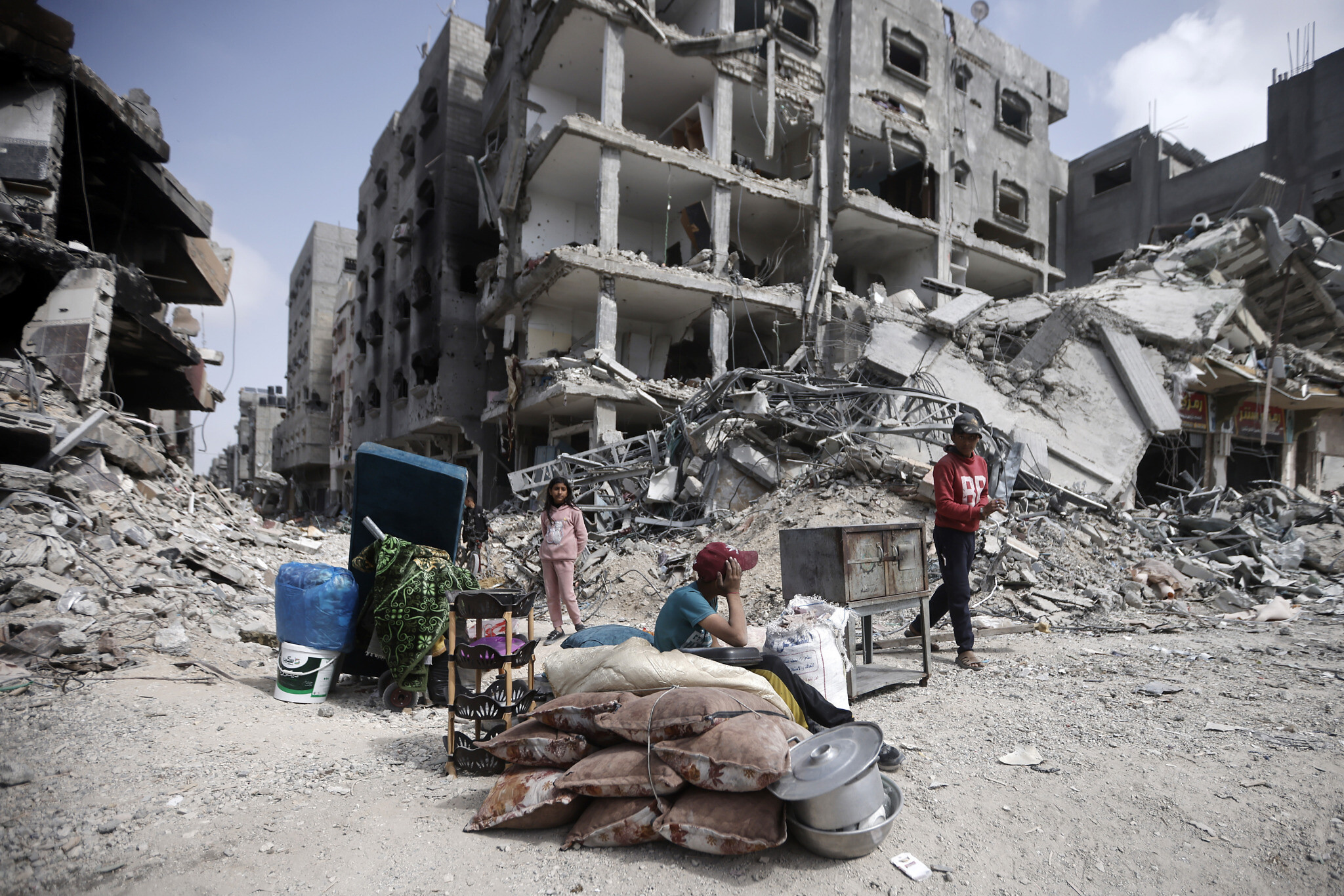 Hetim varrezave masive/ BE kërkon të sqarohet se çfarë ndodhi në dy spitalet e shkatërruara në Gaza!