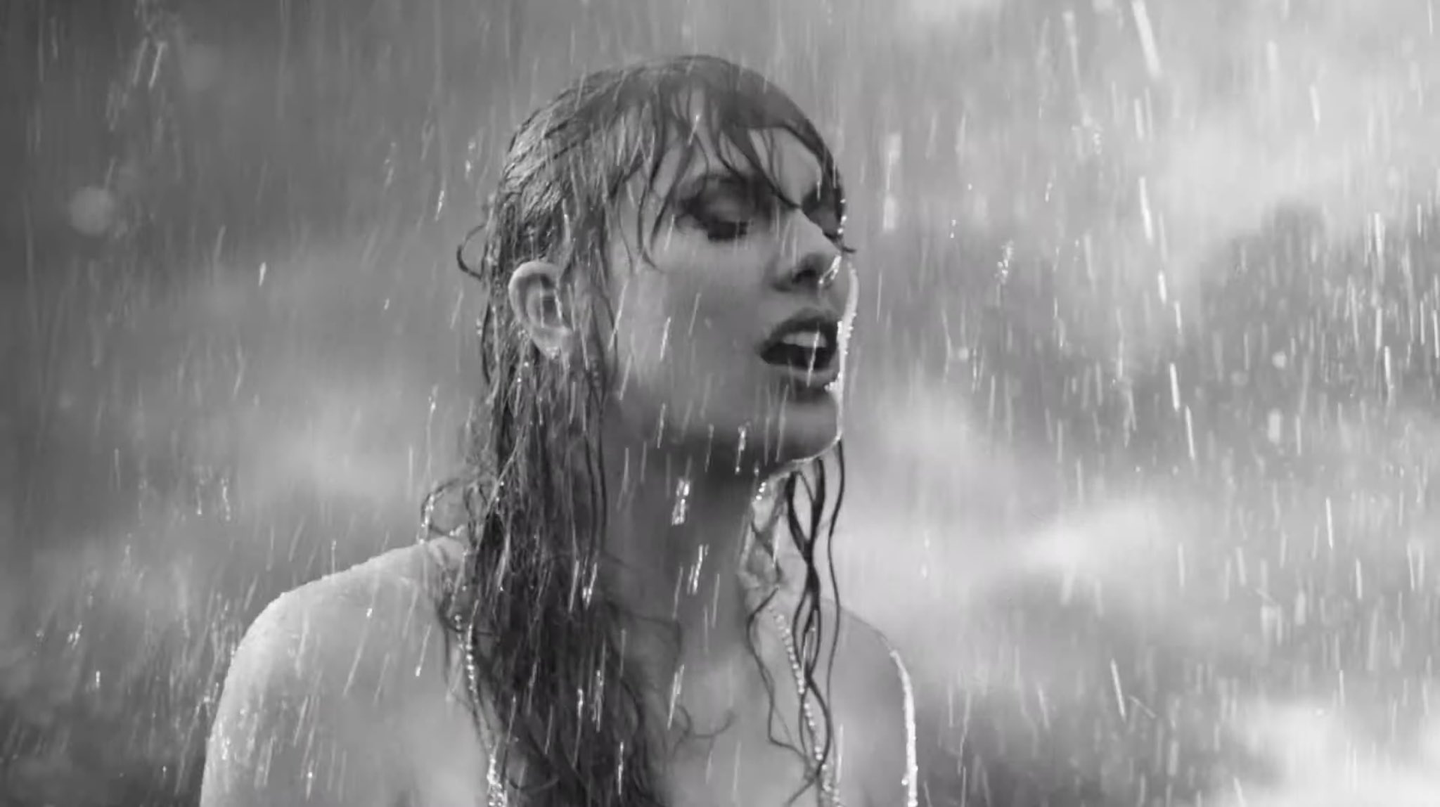 Kënga e re e Taylor Swift “Fortnight” thyen rekord!