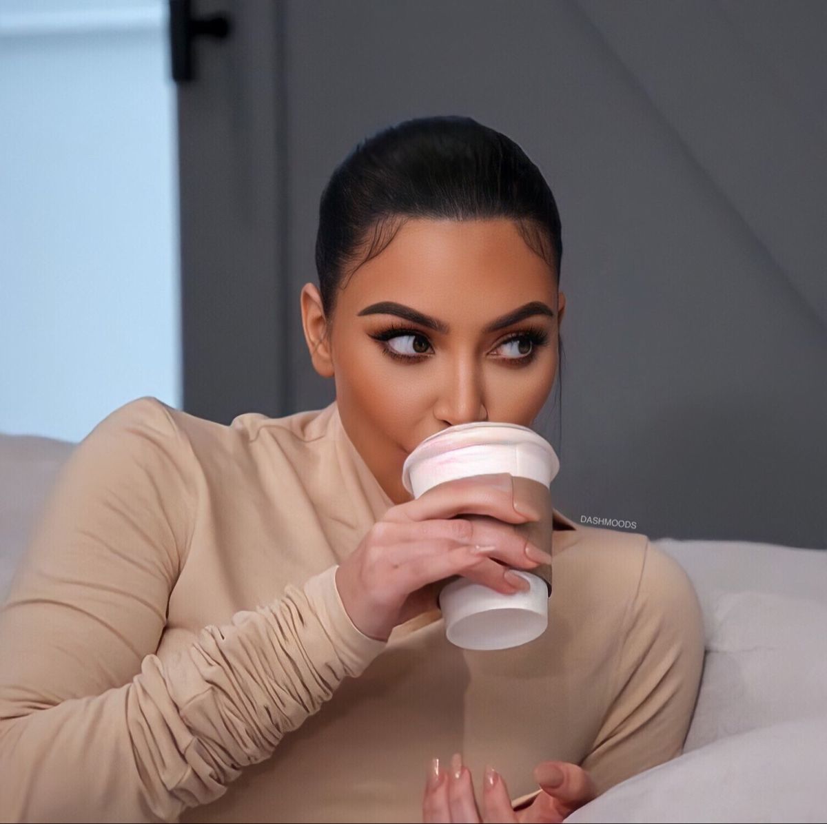 Kërkesa e pazakontë që ka Kim Kardashian para se të pijë kafen!