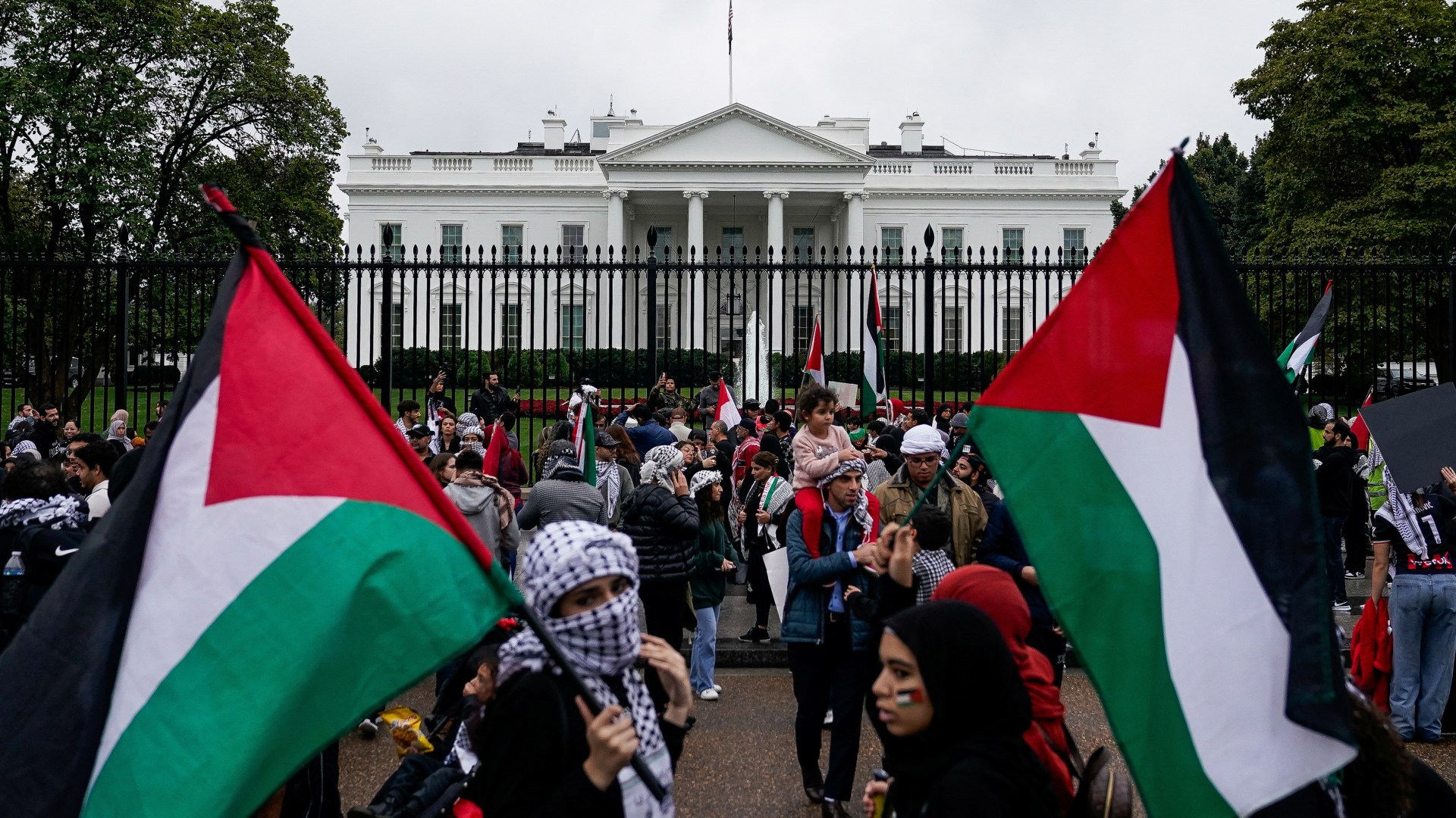 “Kërkojmë të dënohet shkelja e ligjit ndërkombëtar”, vazhdojnë protestat pro-palestineze të studentëve në SHBA dhe Evropë!