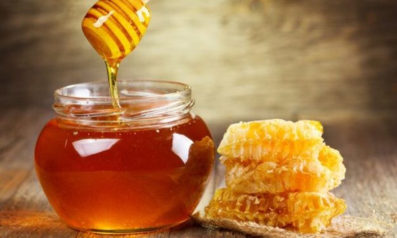 Mjalti, shërues universal! Cilat sëmundje kuron dhe kush nuk duhet ta konsumojë