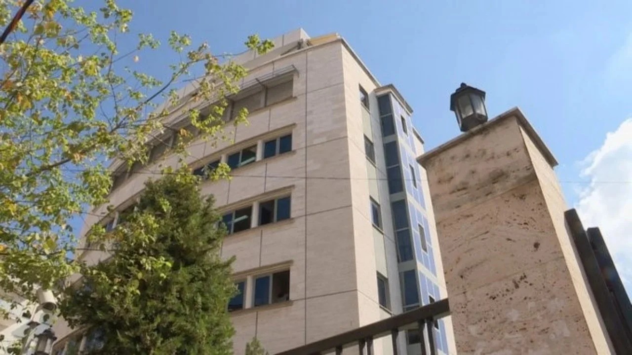 Ndërtim i paligjshëm e falsifikim dokumentesh, Prokuroria e Tiranës sekuestron një vilë në Petrelë!