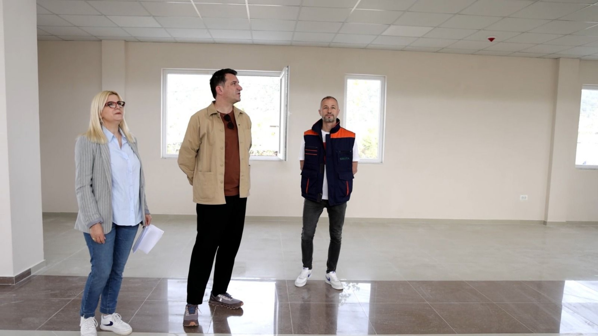 Veliaj inspekton qendrën e re komunitare: Do të krijohen dy hapësira të reja për varreza në Vaqarr dhe Petrelë!