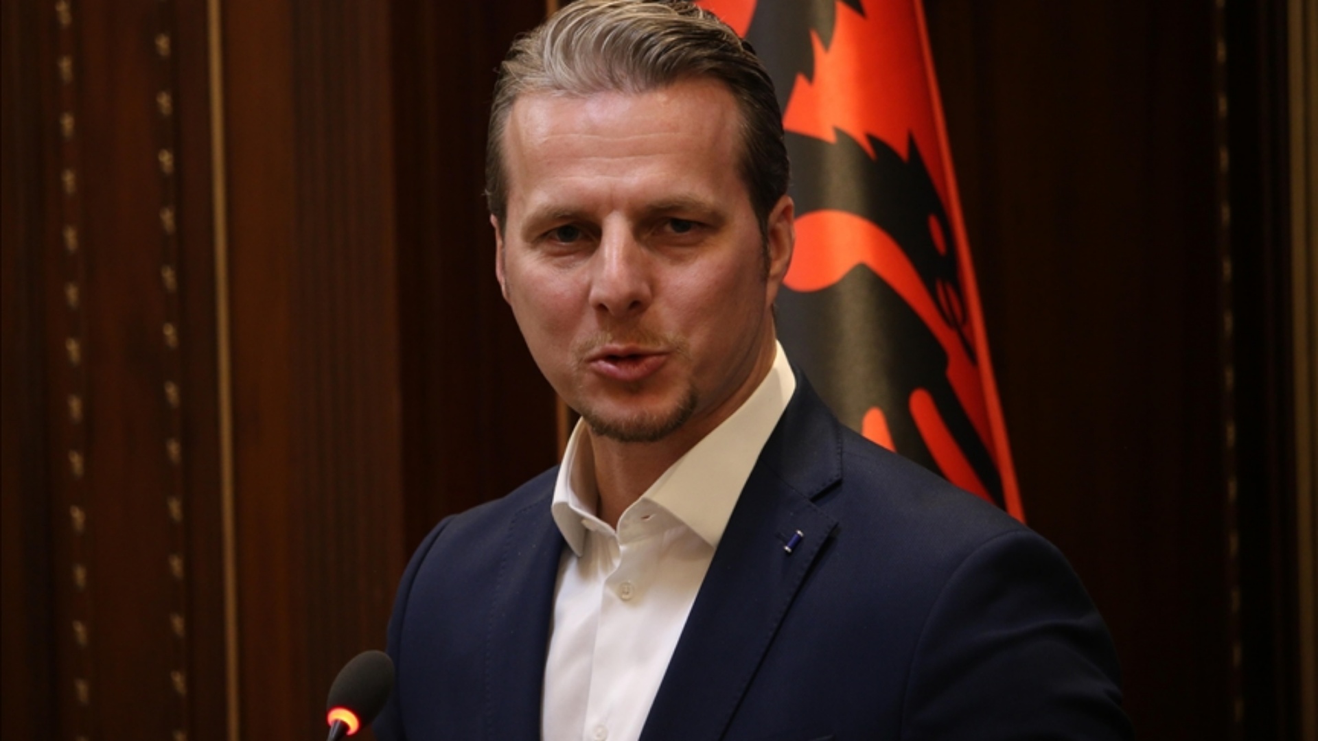 Vuçiç shkarkon kryetarin e Preshevës pasi ngriti flamurin shqiptar! Shqiprim Arifi: Veprime raciste antishqiptare!