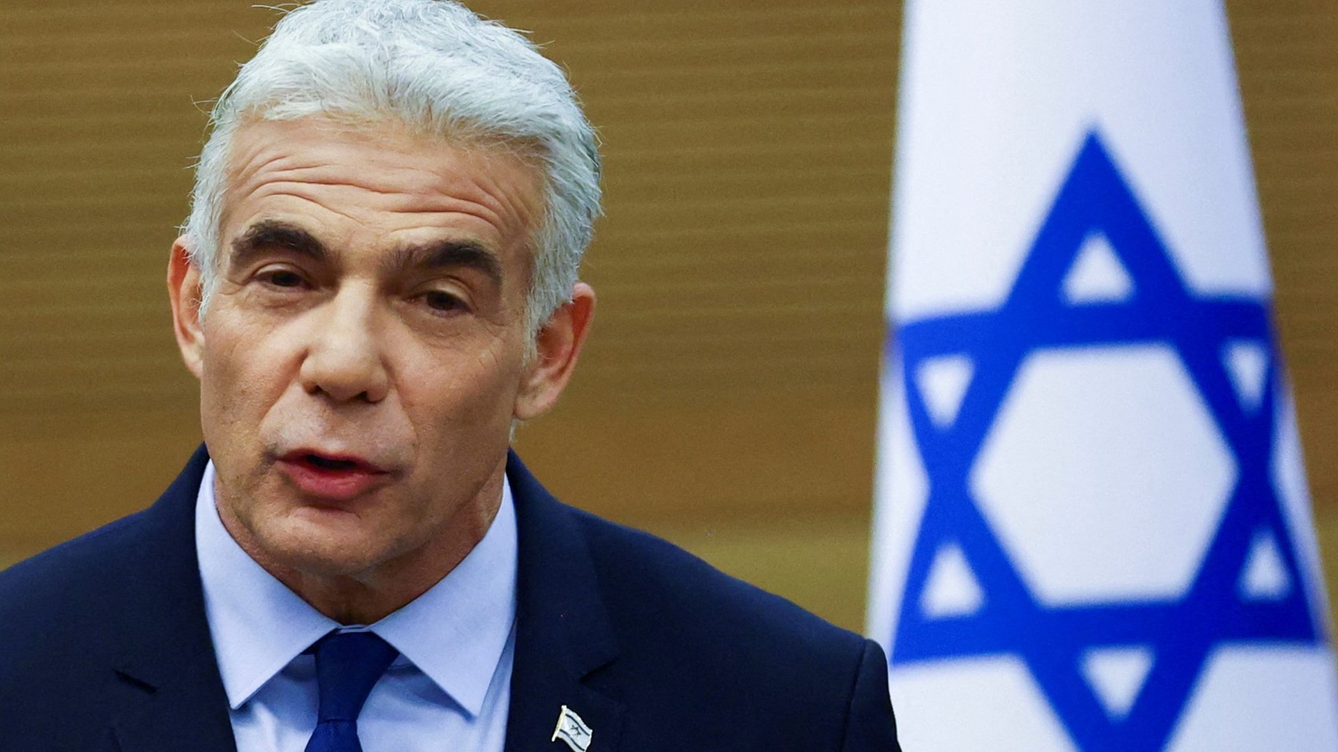 Yair Lapid, udhëheqësi i opozitës izraelite kërkon dorëheqjen e Netanyahut…