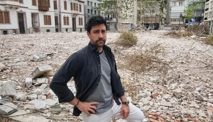 Aktori turk blen shkollën, e shkatërron për hakmarrje ndaj mësuesve të tij