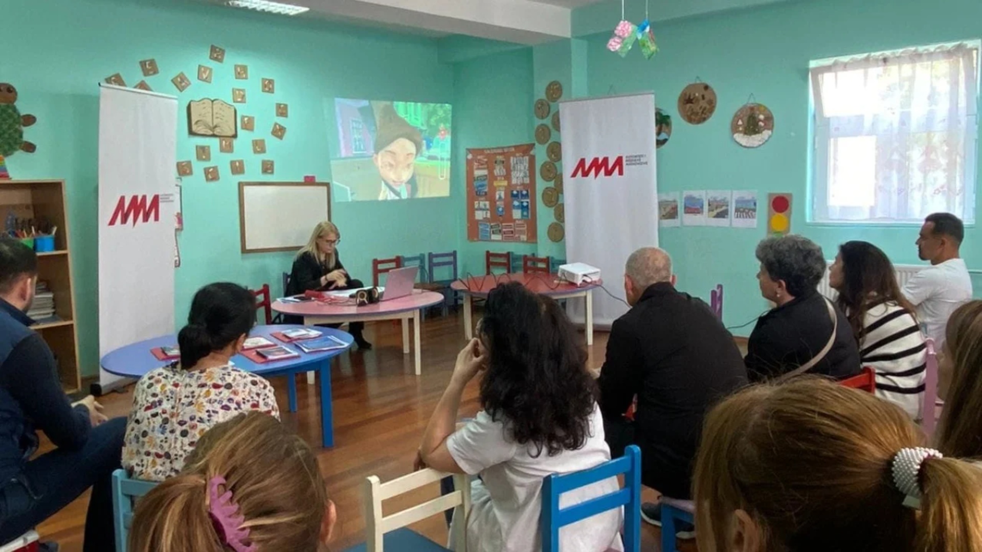 AMA nis fushatën e Edukimit Mediatik me prindër dhe edukatoret e kopshteve të Tiranës!