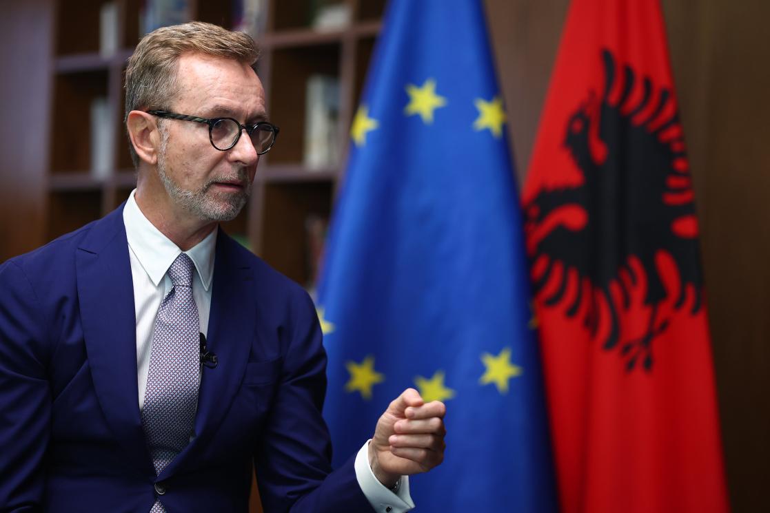 Ambasadori Gonzato: Shqipërisë për në BE i duhet një administratë e aftë, transparente dhe e pavarur!