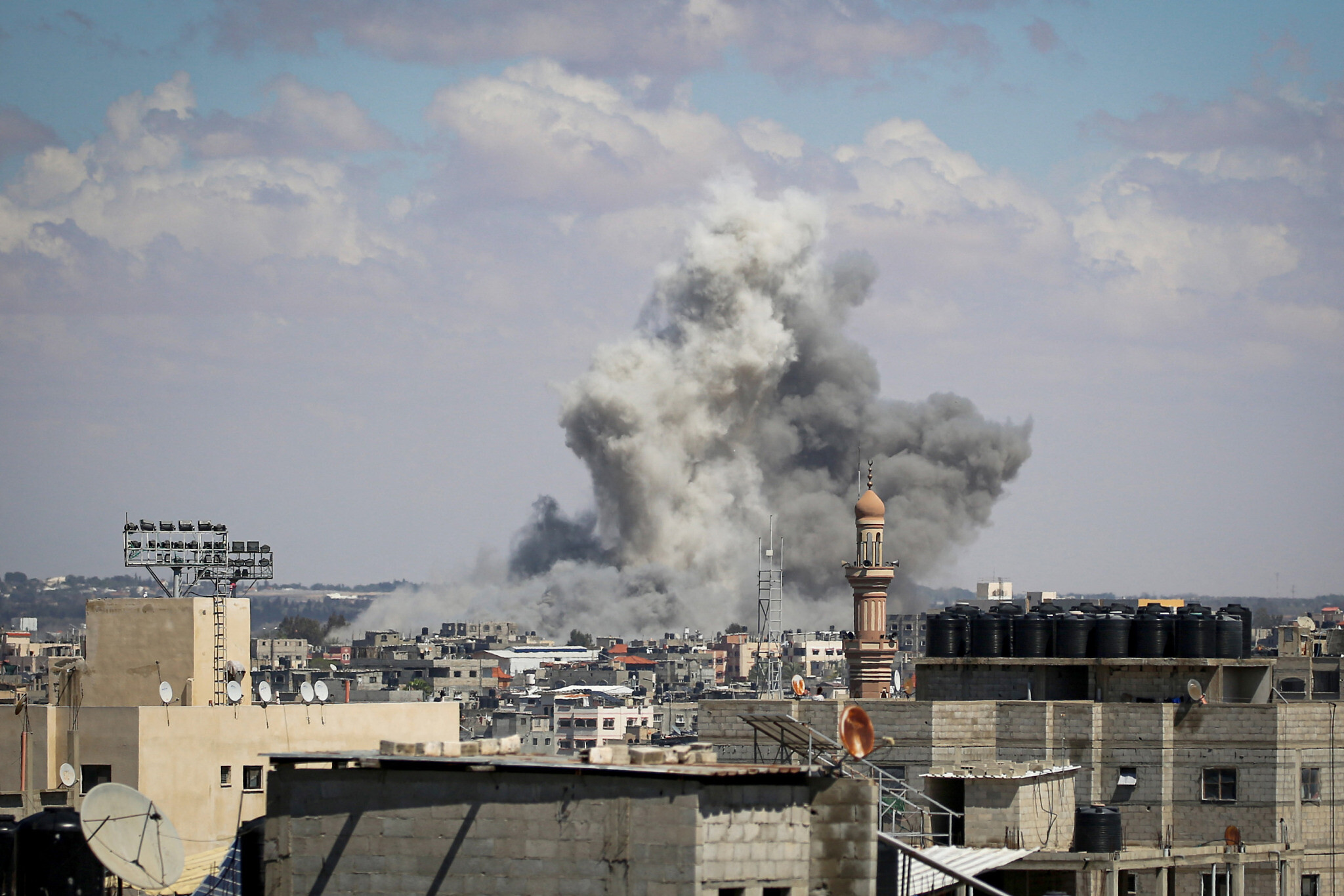Amerika pezullon furnizimin e Izraelit me bomba, shkak u bë Rafahu!