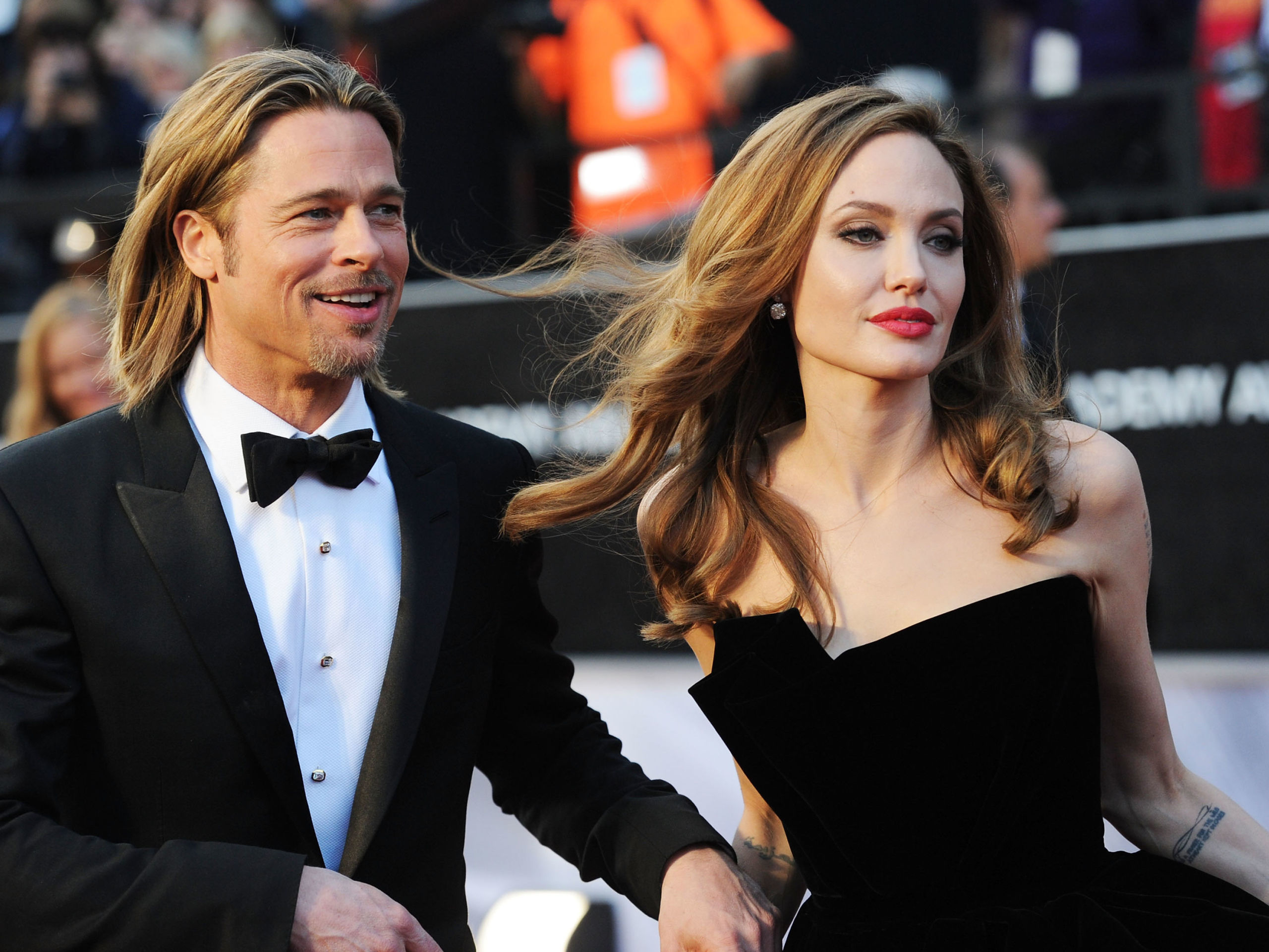 Angelina Jolie po pengon fëmijët të takojnë Brad Pitt?!