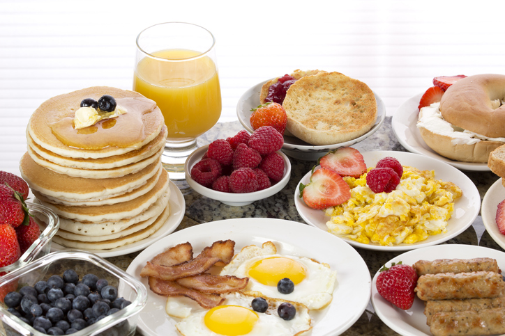 Cila është koha ideale për të ngrënë mëngjes nëse dëshironi të humbni peshë?
