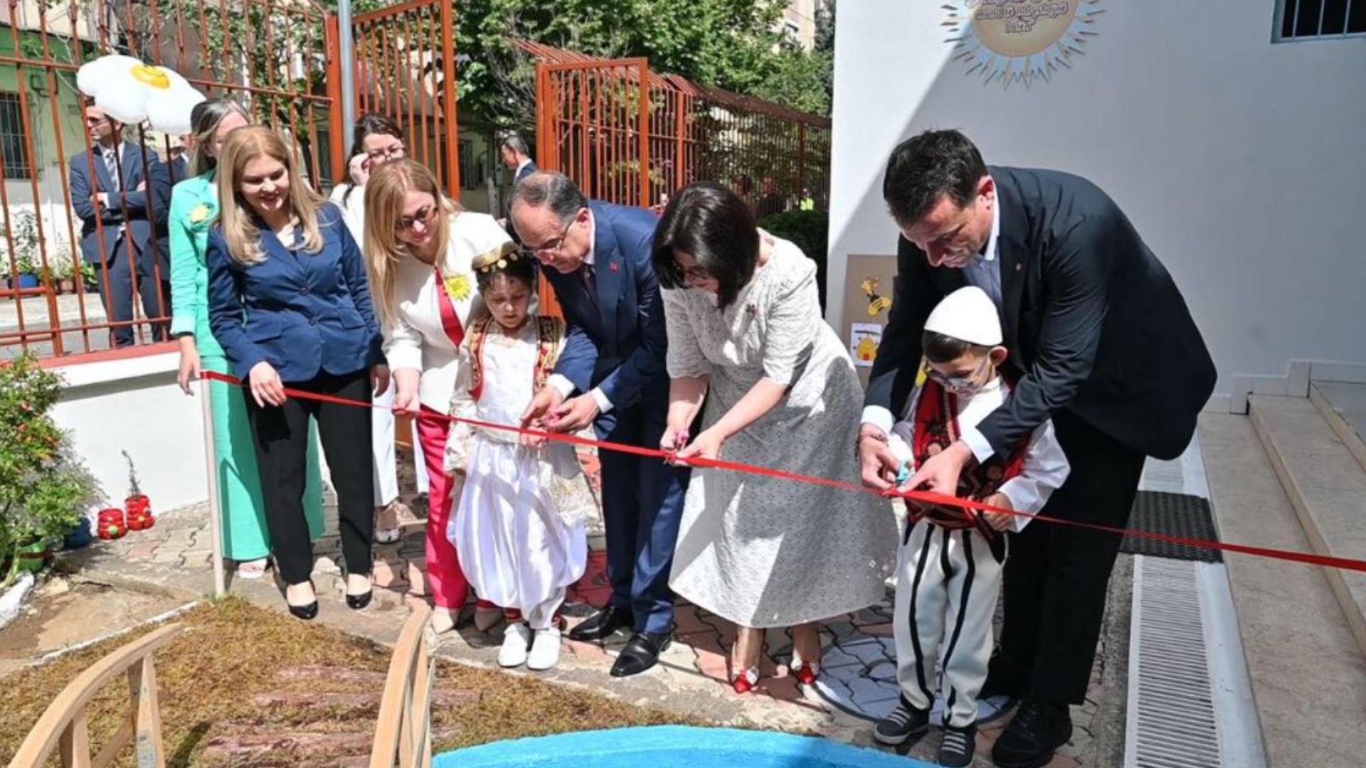 Dita Botërore e Bletëve, Presidenti Begaj dhe kryebashkiaku Veliaj vizitë në kopshtin “Dielli”!