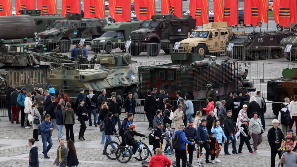 Kremlini ekspozon pajisjet ushtarake perëndimore të kapura gjatë luftës në Ukrainë!