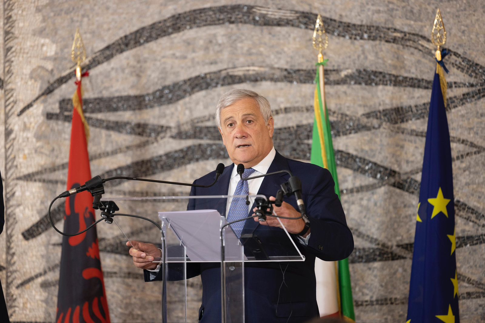 Kryediplomati italian Tajani: Marrëveshja me Shqipërinë, kundër trafikantëve të emigrantëve!