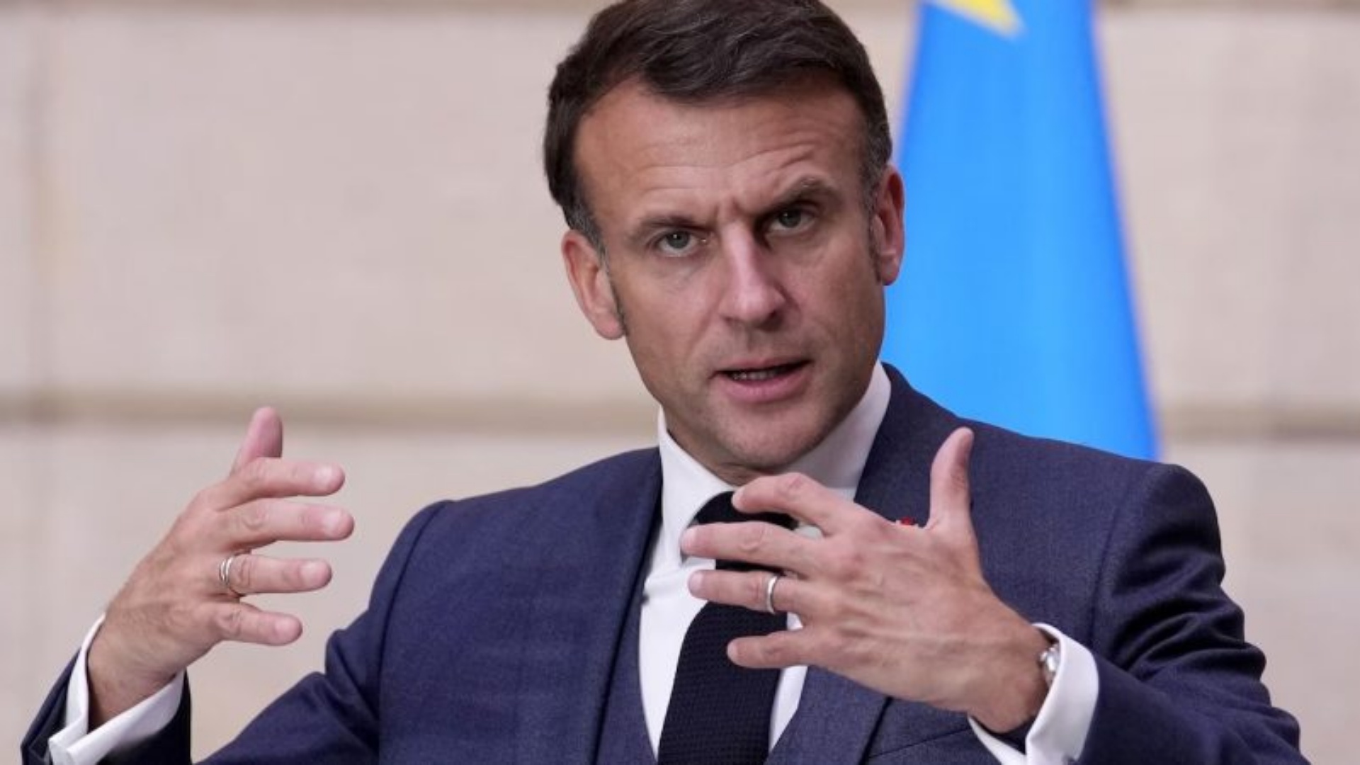 Macron nuk përjashton dërgimin e trupave në Ukrainë “nëse Rusia depërton në front’!