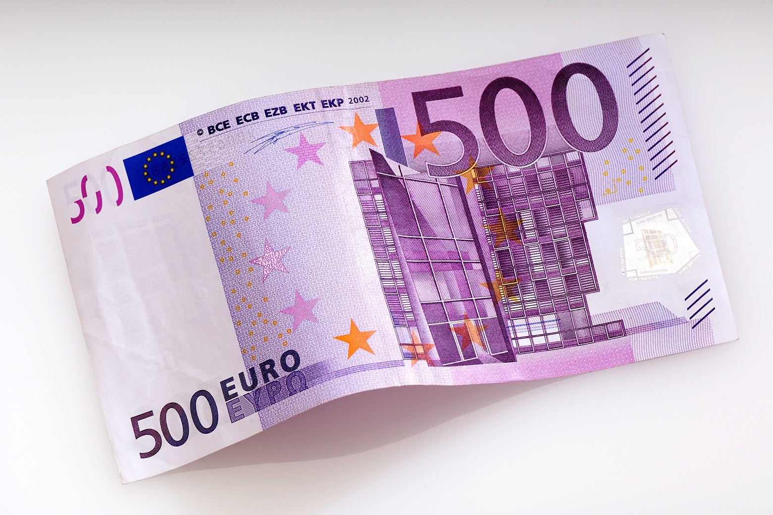 Nga sot, euro valuta e vetme për transaksione në Kosovë!