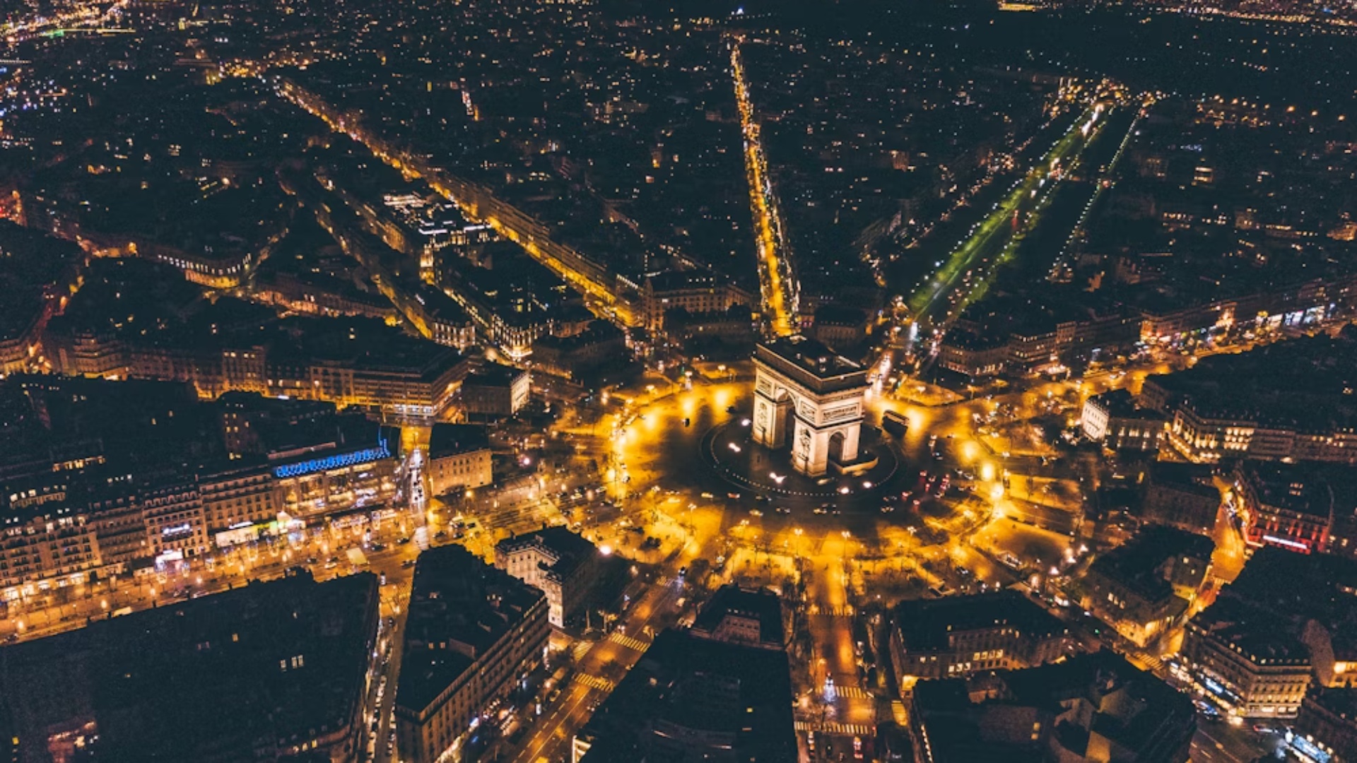Njihet si “Qyteti i Dritës”, pse Parisi është cilësuar i tillë?!