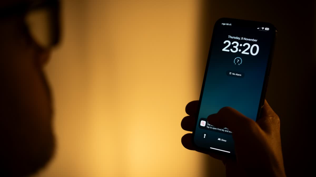 Përdoruesit e iPhone ankohen se nuk po u aktivizohet alarmi, reagon Apple!