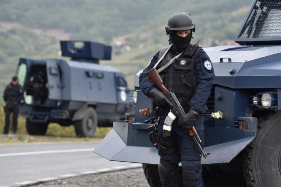Policia e Kosovës sekuestron sasi armësh në Veri, ndalohet një ish-zyrtar policie!