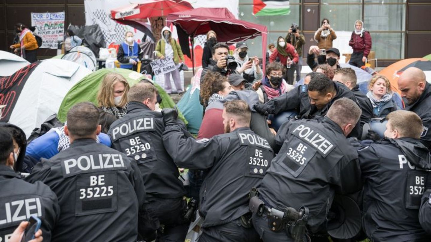 Policia gjermane i largon protestuesit propalestinezë nga Universiteti i Berlinit!