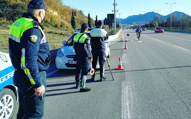 Pranga 10 shoferëve dhe 11 mijë gjoba! Bilanci javor i policisë rrugore në Tiranë, vendosin afro 1600 gjoba në ditë!