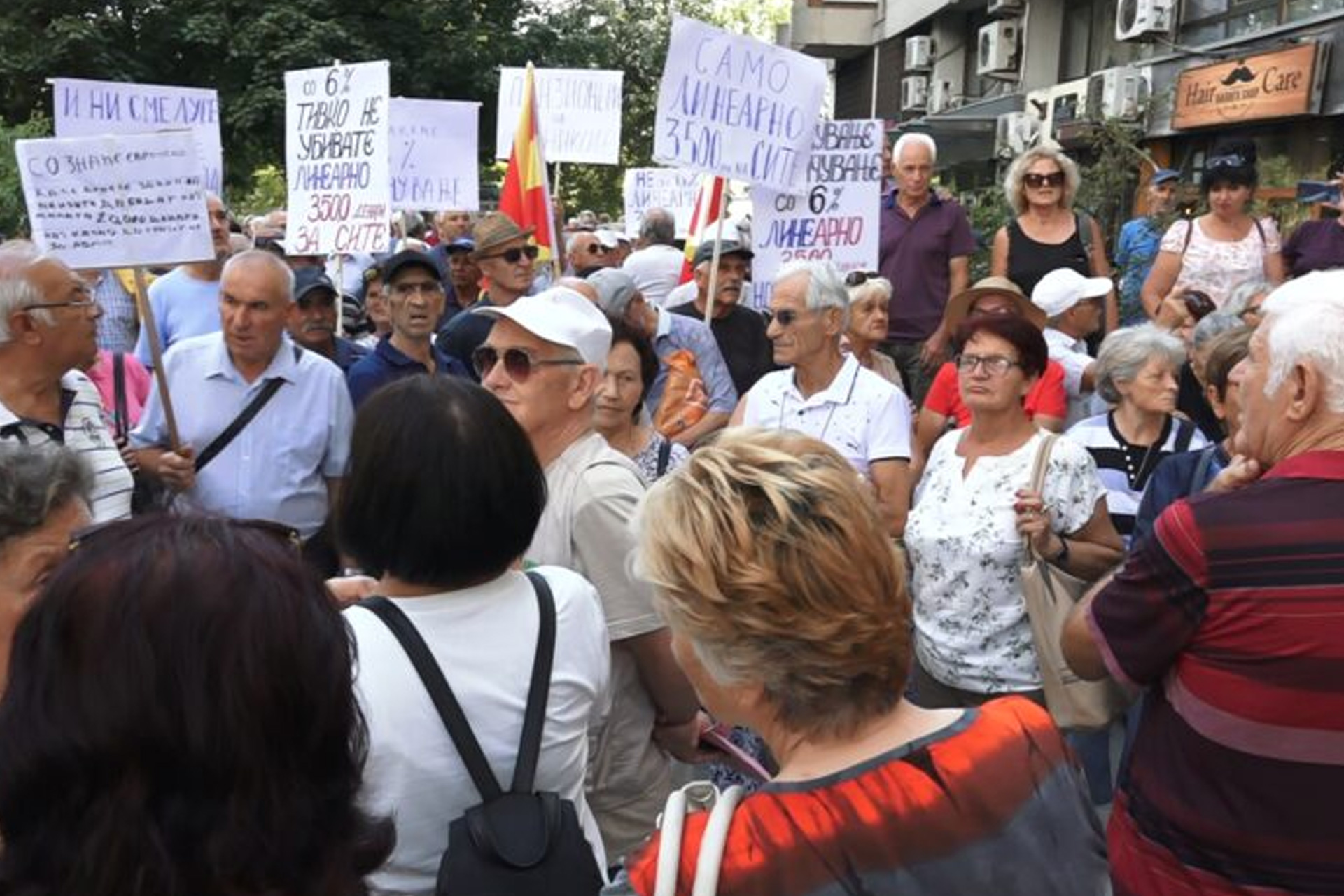 Protesta të punëtorëve në Shkup për paga më të larta!