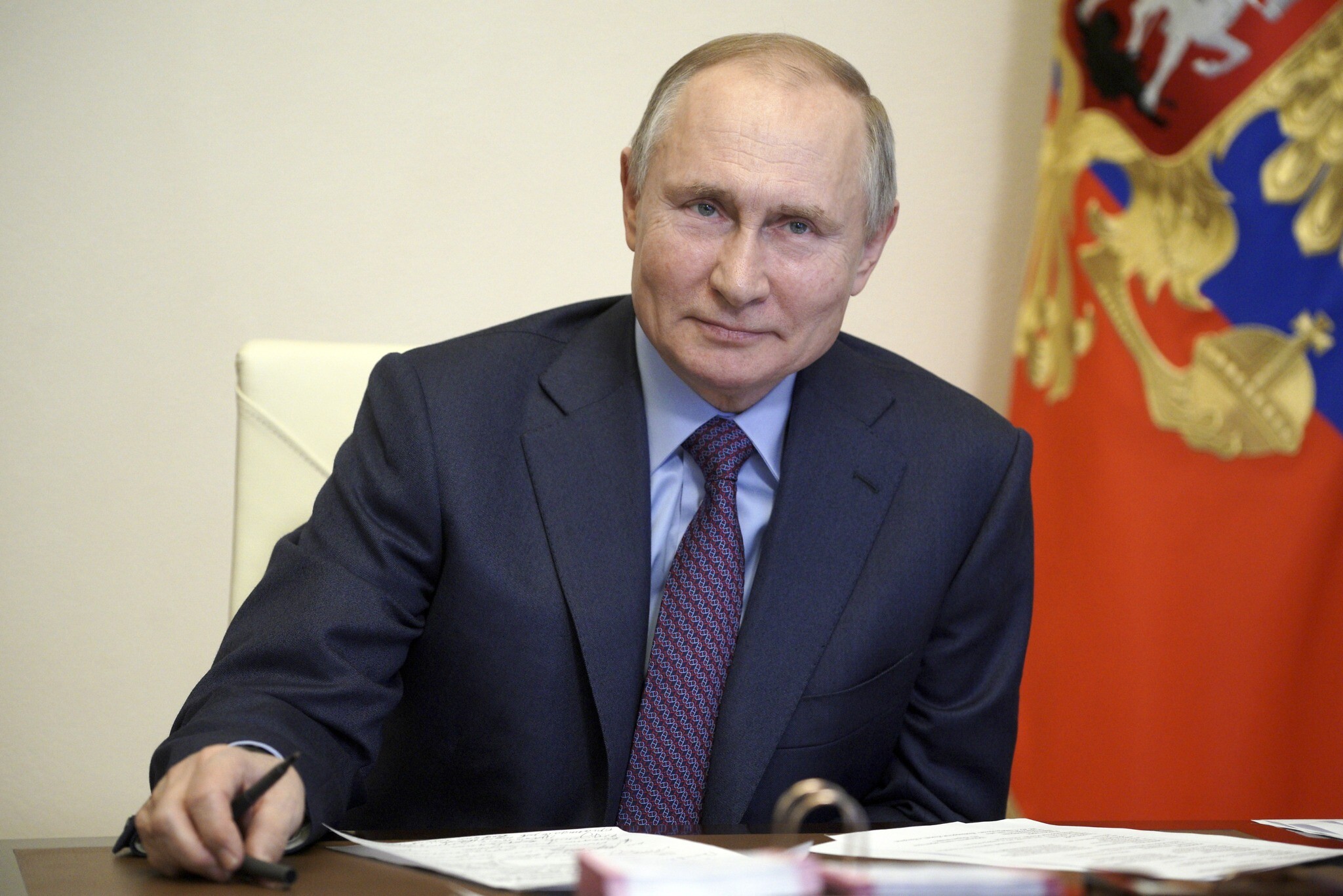Putin nesër merr mandatin e ri presidencial/Çfarë do të bëjë me të?