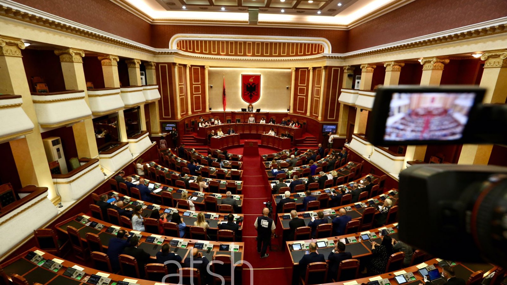 Rezoluta për reformat anti-korrupsion, mazhoranca e paraqet në Kuvend! Opozita ende pa përgjigjie