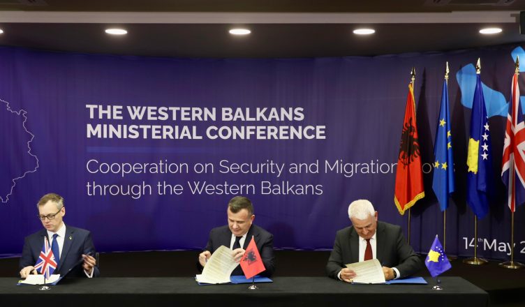 Shqipëria, Britania dhe Kosova nënshkruajnë deklaratë bashkëpunimi kundër migracionit të paligjshëm: Sfidat janë të përbashkëta!
